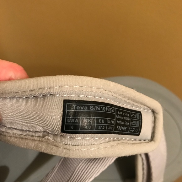Light gray women’s 6 Tevas - Picture 5 of 5